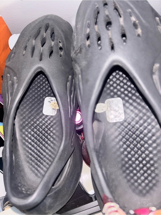 Yeezy Foam Runner in onyx main image 7